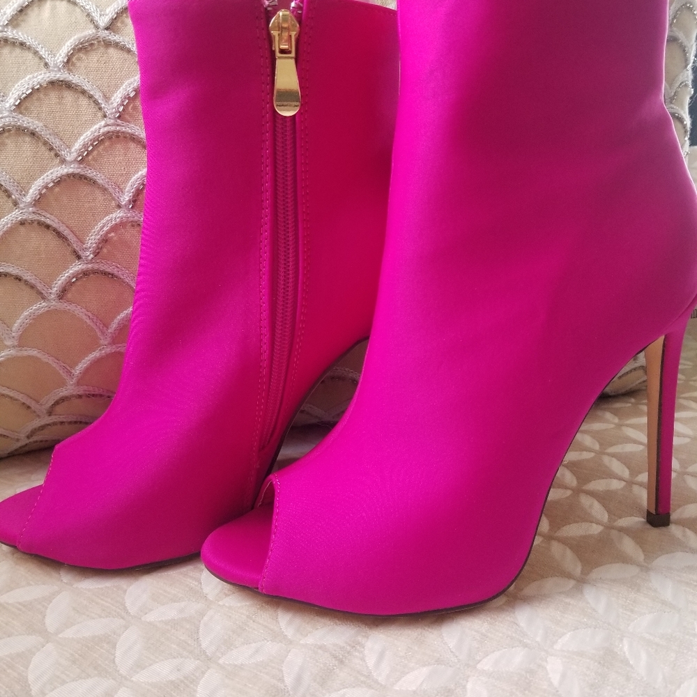 beautiful booties  brilliant Fuchsia never worn